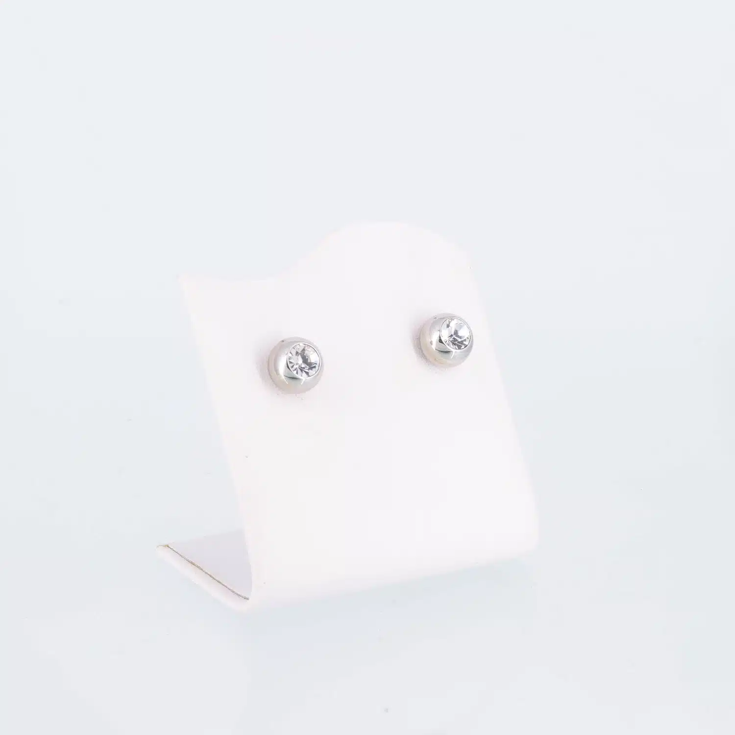 Silberne Magnet-Ohrstecker mit einem Zirkoniastein