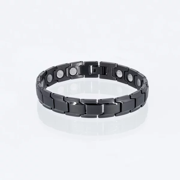 Ein schwarzes Power-Magnetarmband