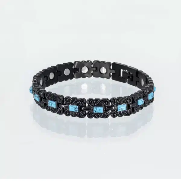 Ein schwarzes Magnetarmband mit einer schönen Struktur und türkisen Einlagen