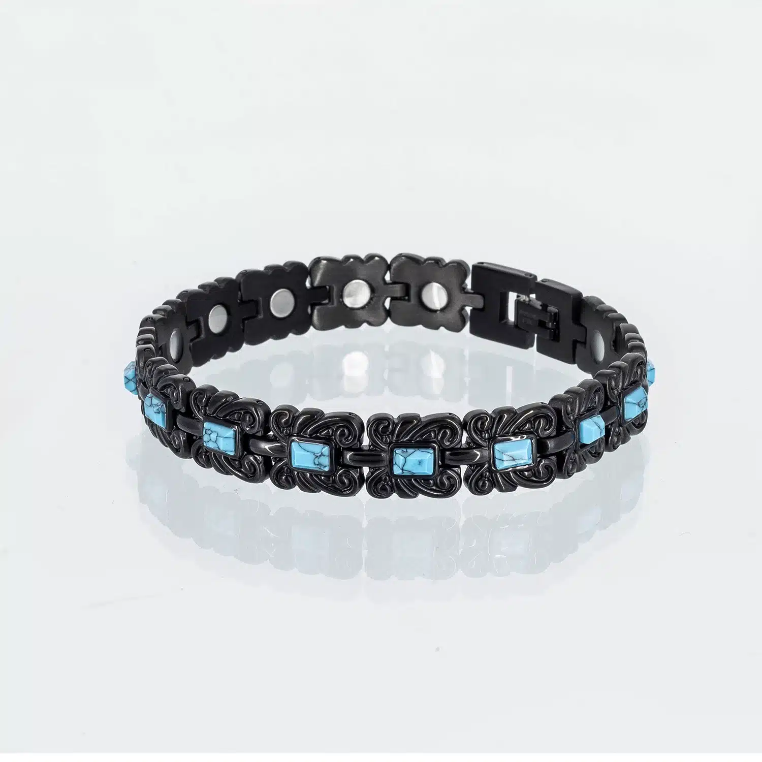 Ein schwarzes Magnetarmband mit einer schönen Struktur und türkisen Einlagen