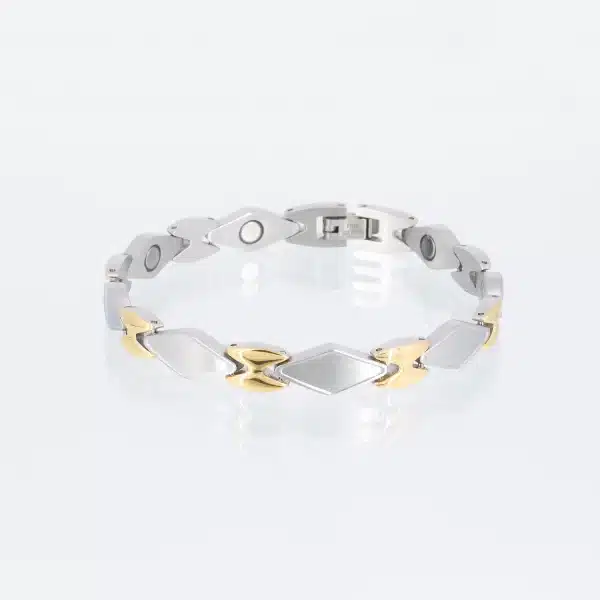 Ein Magnetarmband mit mattierten Rauten und vergoldeten Zwischengliedern