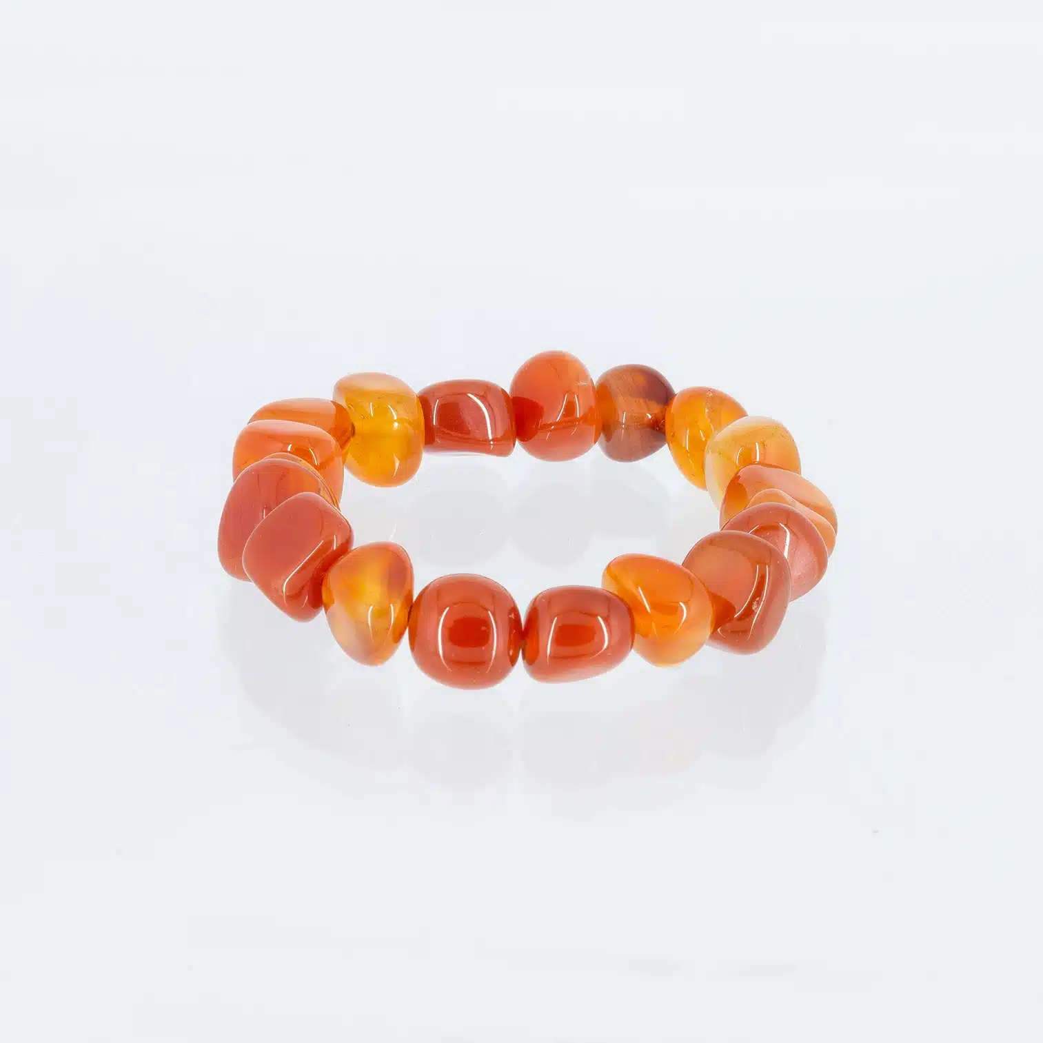 Elastisches Edelsteinarmband in Korallenfarbe
