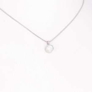 Magnetanhänger Stille Kraft mit einem mondsteinfarbenen Zirkonia