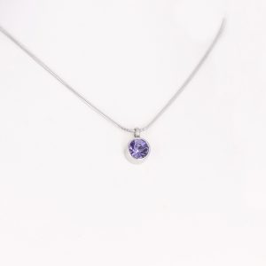 Magnetanhänger Stille Kraft mit einem lilafarbenen Zirkonia