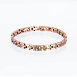 Ein Magnetarmband aus Kupfer mit einer Struktur in der Mitte