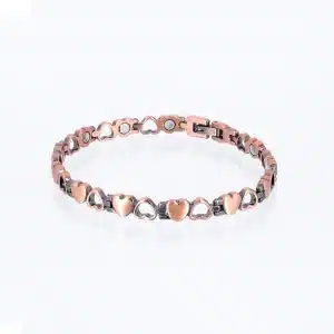 Ein Magnetarmband aus Kupfer mit Herzen