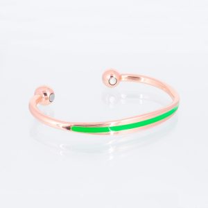 Kupferarmreif mit grüner Emailleeinlage