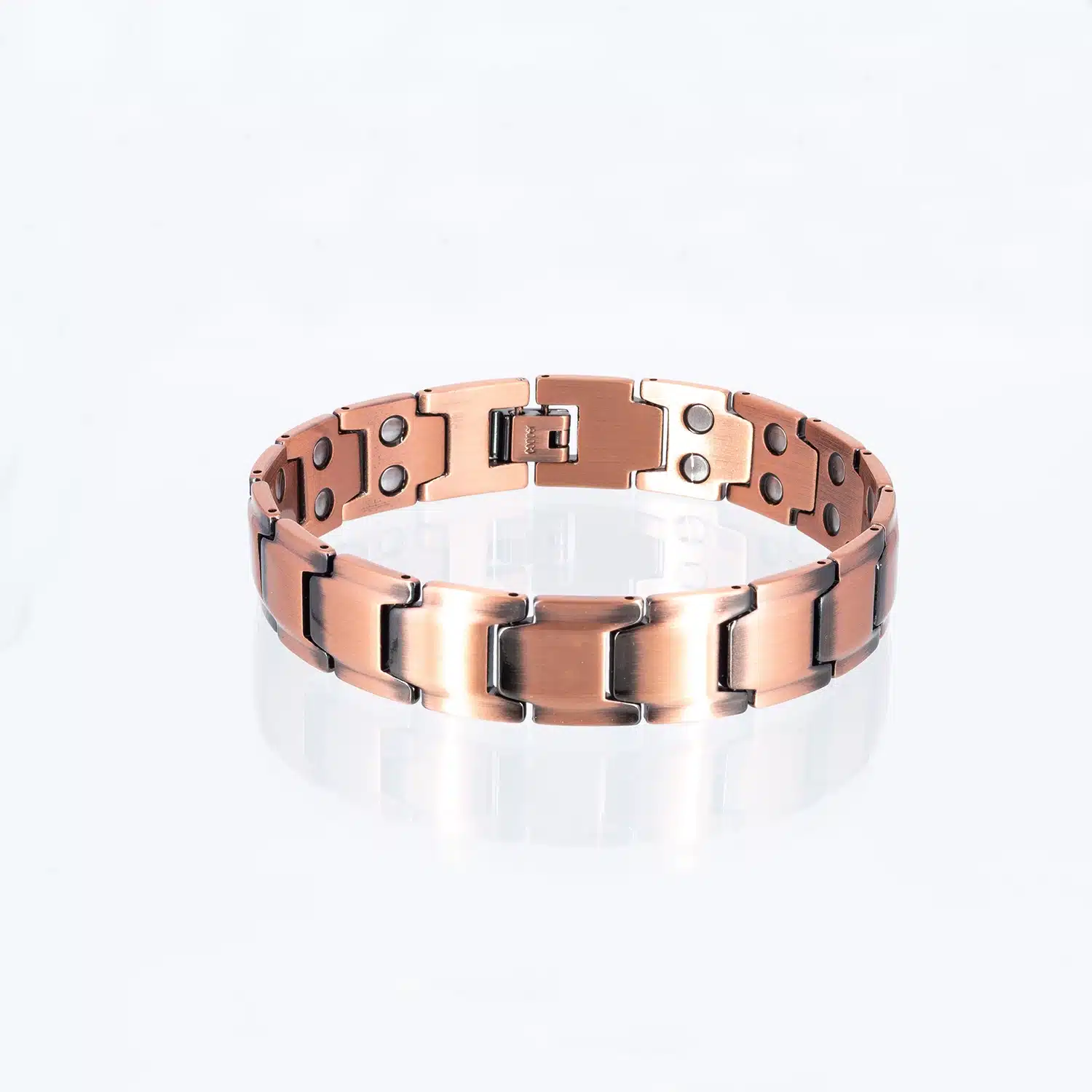Ein doppelreihiges Magnetarmband aus Kupfer