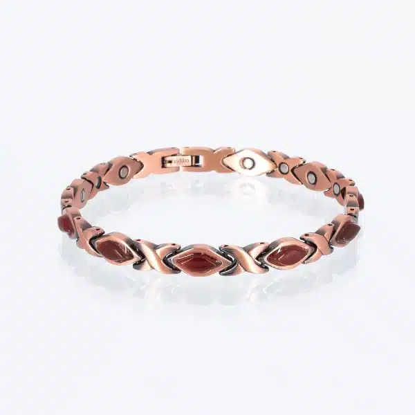 Ein Magnetarmband aus Kupfer mit roten Einlagen