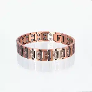 Ein doppelreihiges Magnetarmband aus Kupfer mit Kreuzmotiven